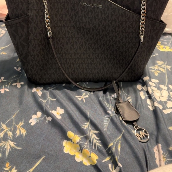 Micheal Kors Black Purse - Picture 1 of 7